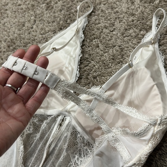 3 BRAND NEW ABERCROMBIE BODYSUITS 🤍🤍🤍 - Picture 11 of 12